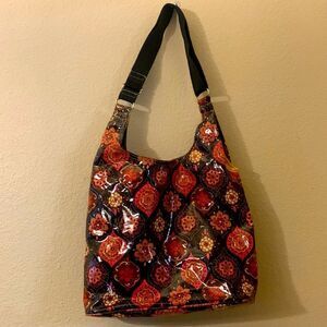 Braciano bohemian purse in vinyl with adjustable guitar shoulder strap.